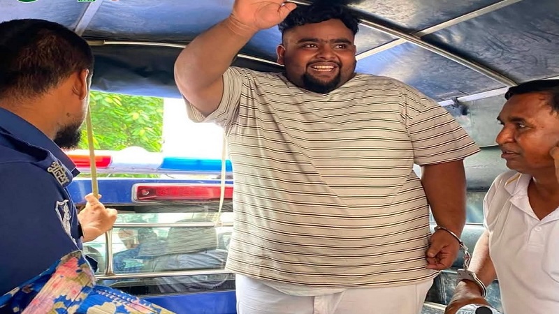 চাঁপাইনবাবগঞ্জে সাবেক উপজেলা চেয়ারম্যান সহ ৫ আওয়ামী নেতাকর্মী গ্রেপ্তার